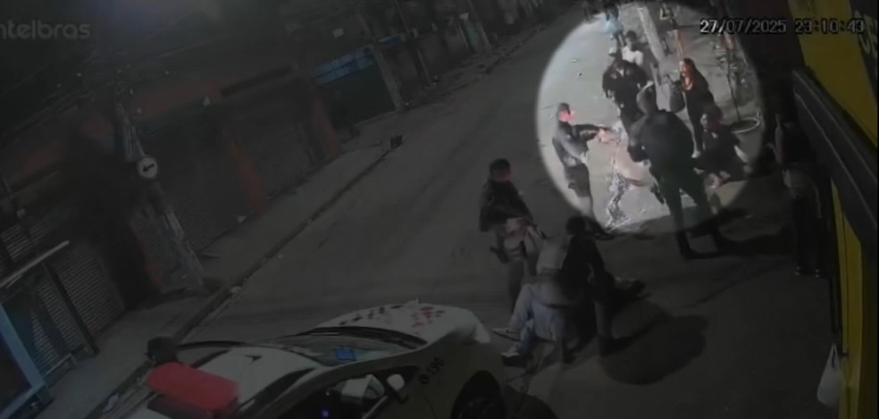 Ouvidoria da PM vai investigar policiais por abordagem na Zona Oeste de SP — Foto: Reprodução/TV Globo