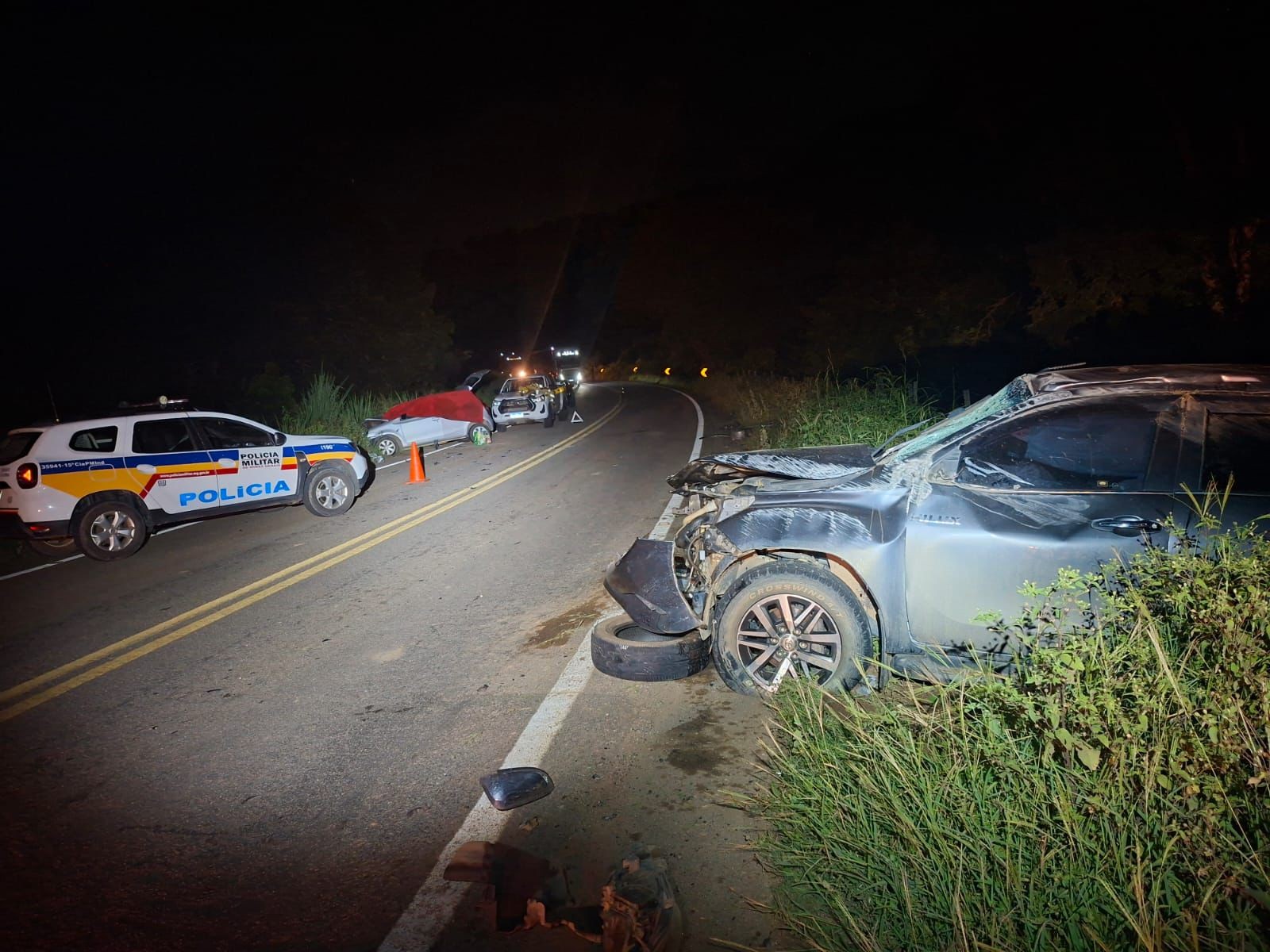 Mulher de 68 anos morre após acidente entre carro e caminhonete na BR-259, em Resplendor