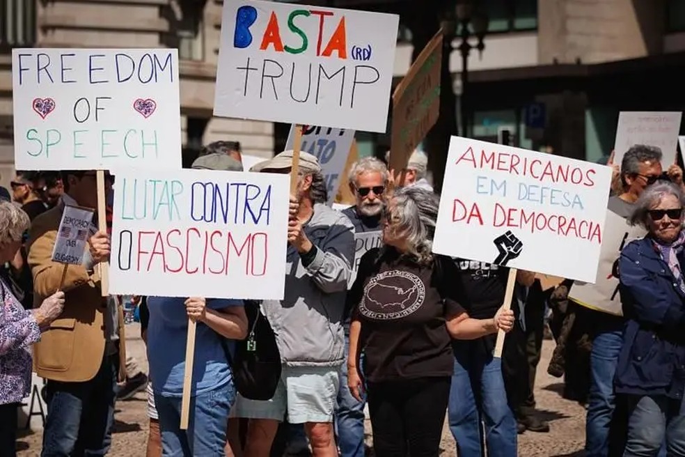 Protestos contra o governo Trump 2.0 tiveram lugar em algumas cidades europeias — Foto: Getty Images