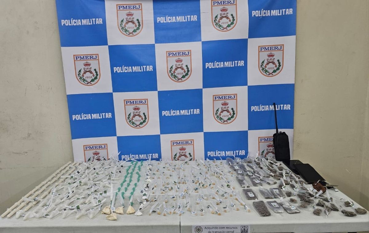 Mulher é presa por agredir policiais militares em Volta Redonda