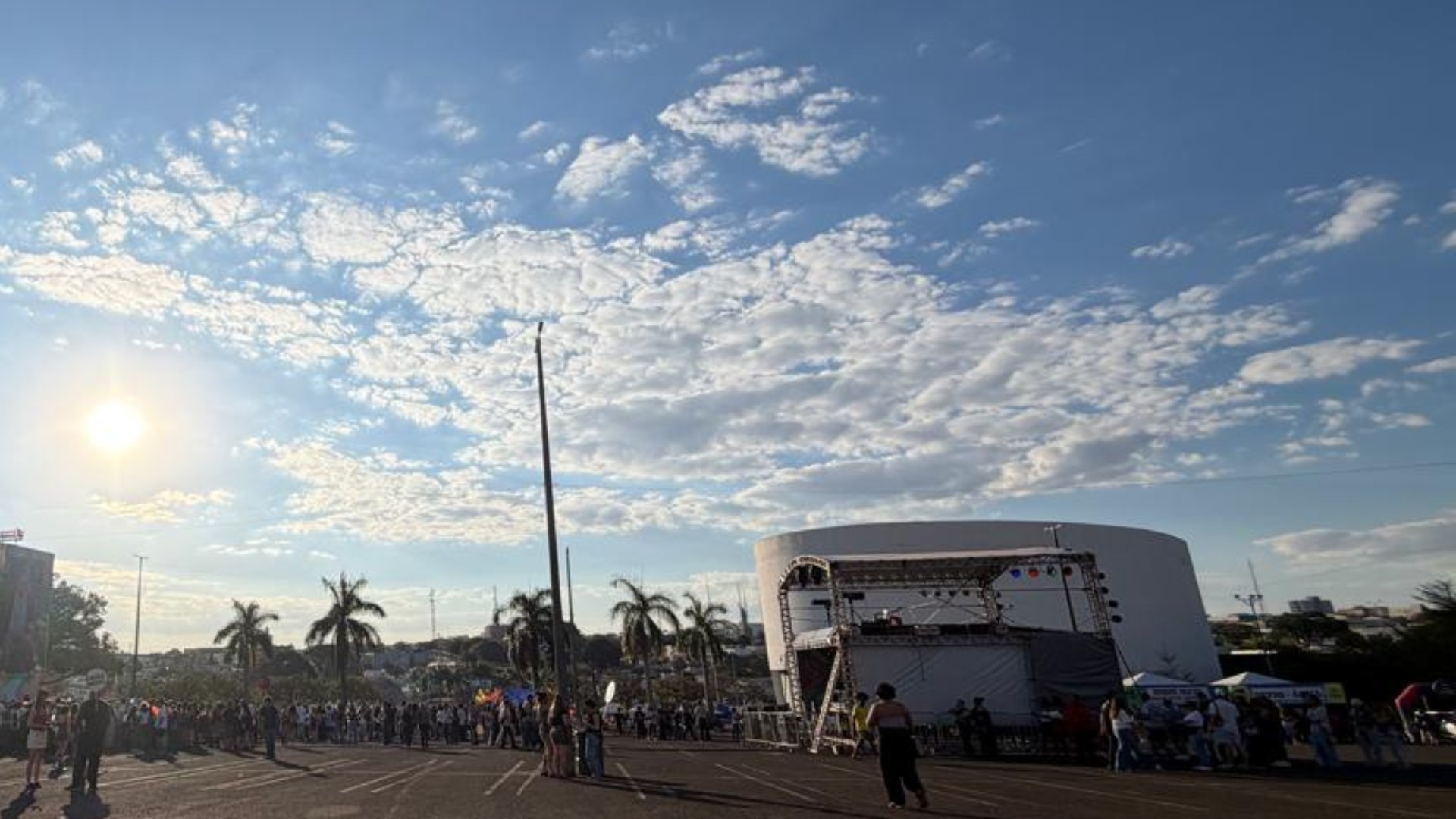 Tempo seco e calor de até 35 °C; marca a semana em Uberlândia, Uberaba e região