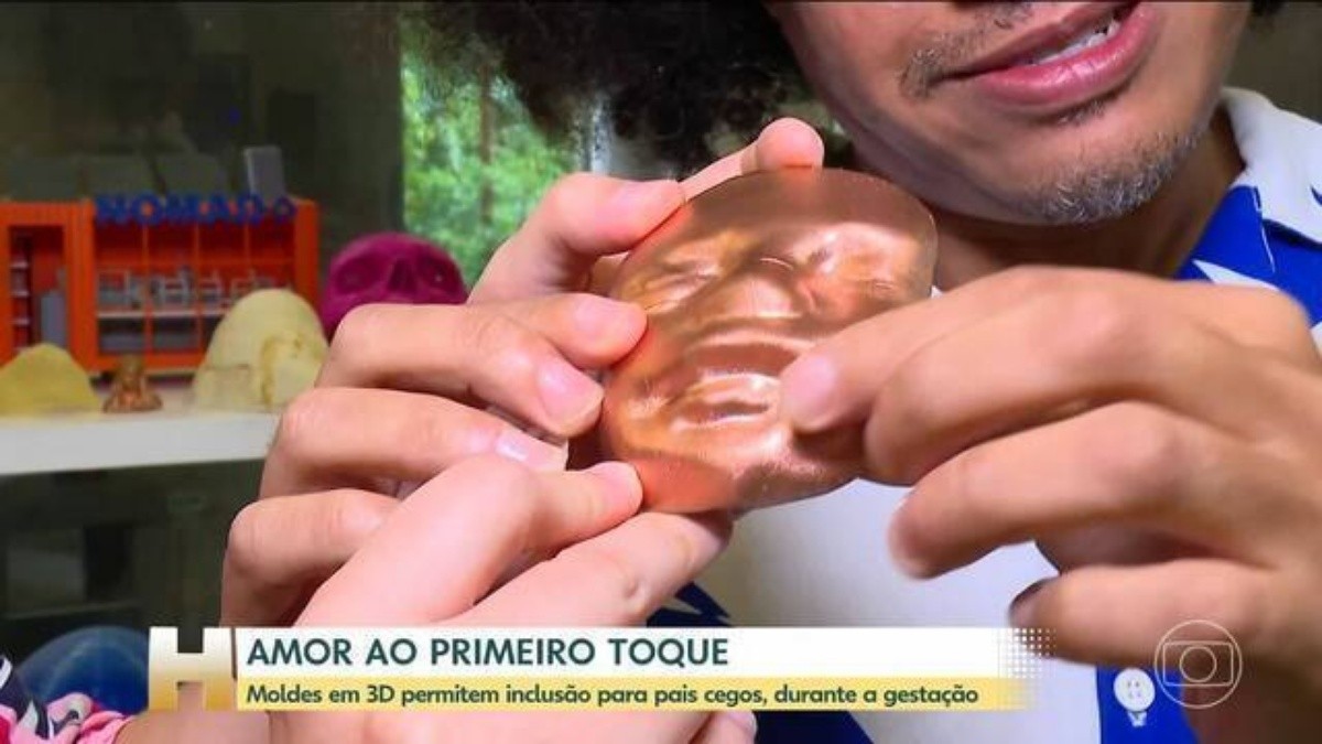 'Amor ao primeiro toque': pais com deficiência visual acompanham gestação com impressão 3D no Rio