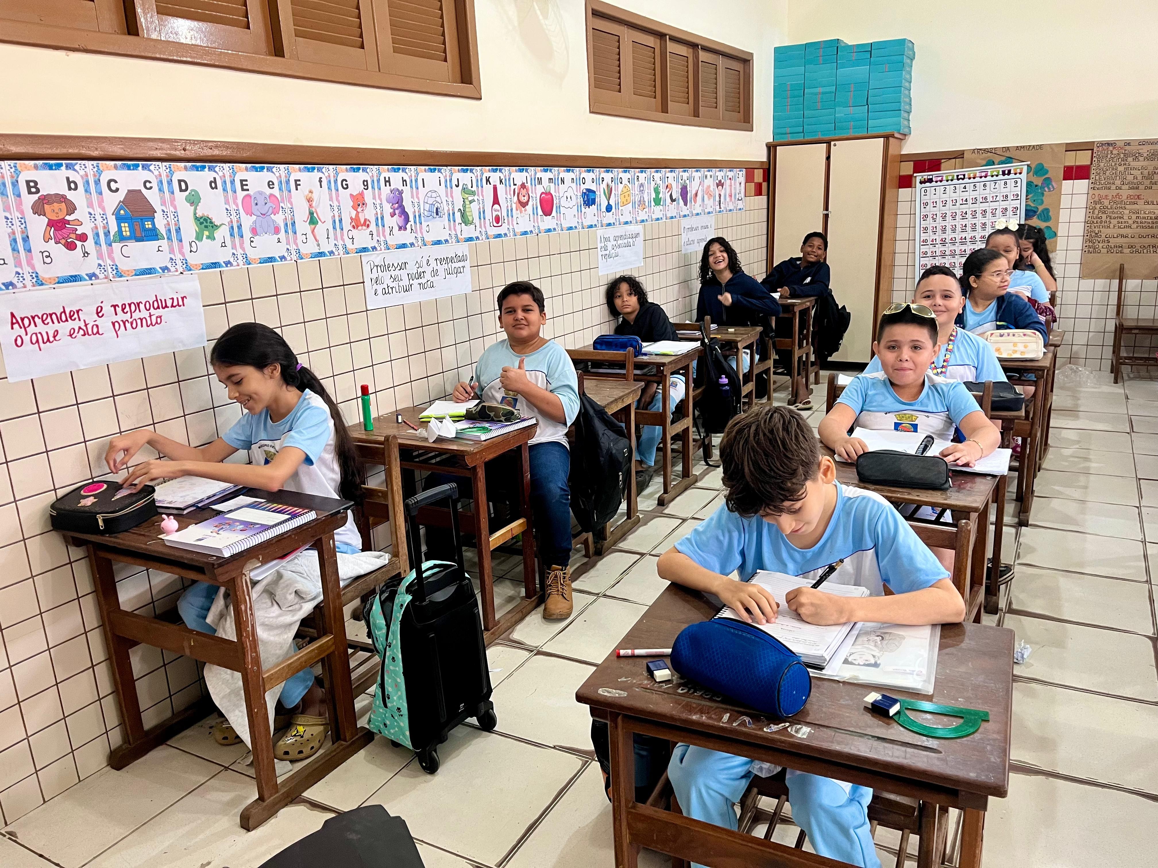 Cidade do AC abre processo seletivo com vagas temporárias para Educação; salários ultrapassam R$ 3 mil