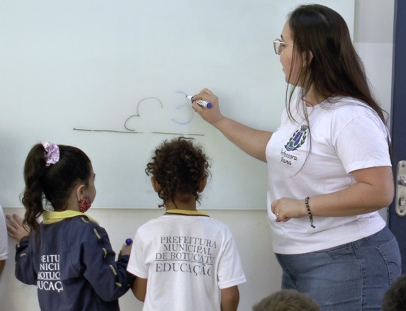 Prefeitura de Botucatu abre vagas com bolsa para estágio em unidades escolares; veja como se inscrever