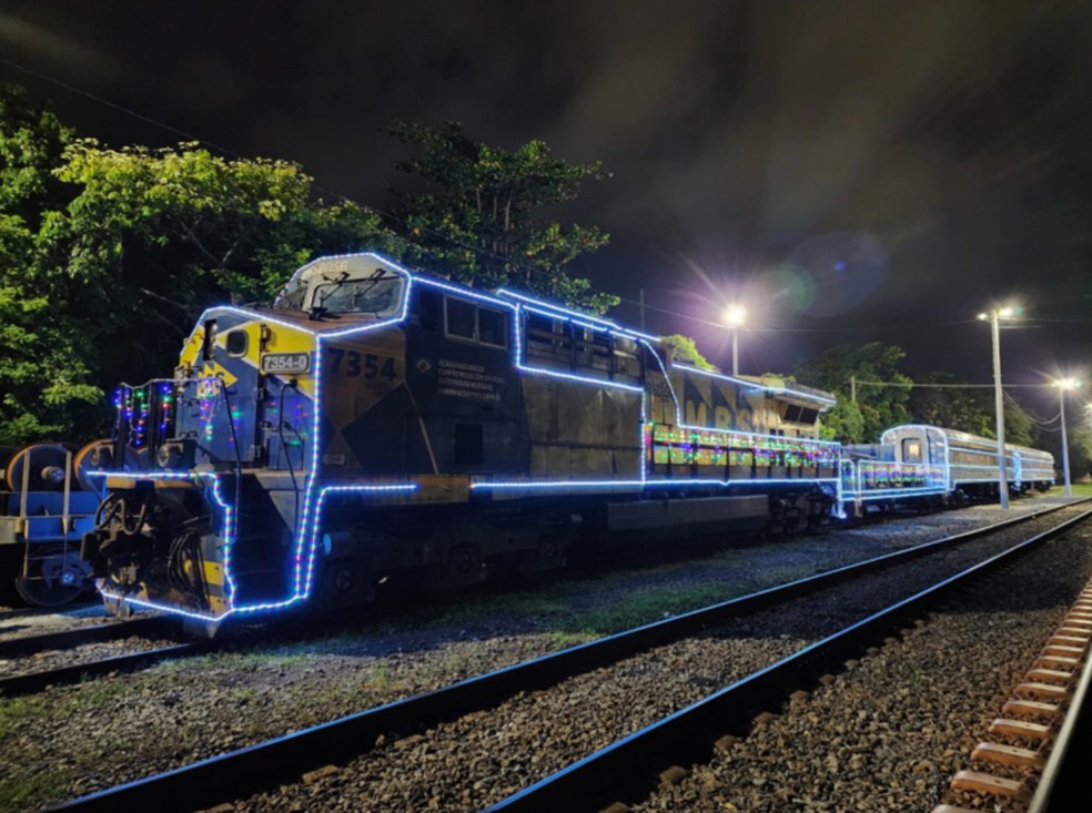 Trem de Natal decorado com luzes passa por Juiz de Fora nesta quarta | G1