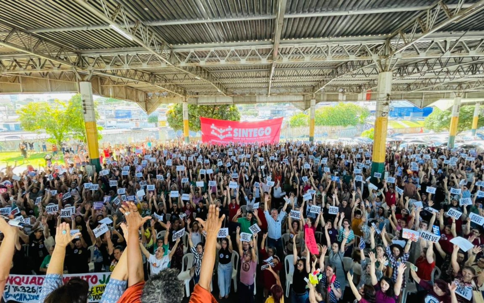 Greve na educação em Goiânia: escolas municipais paralisam aulas 