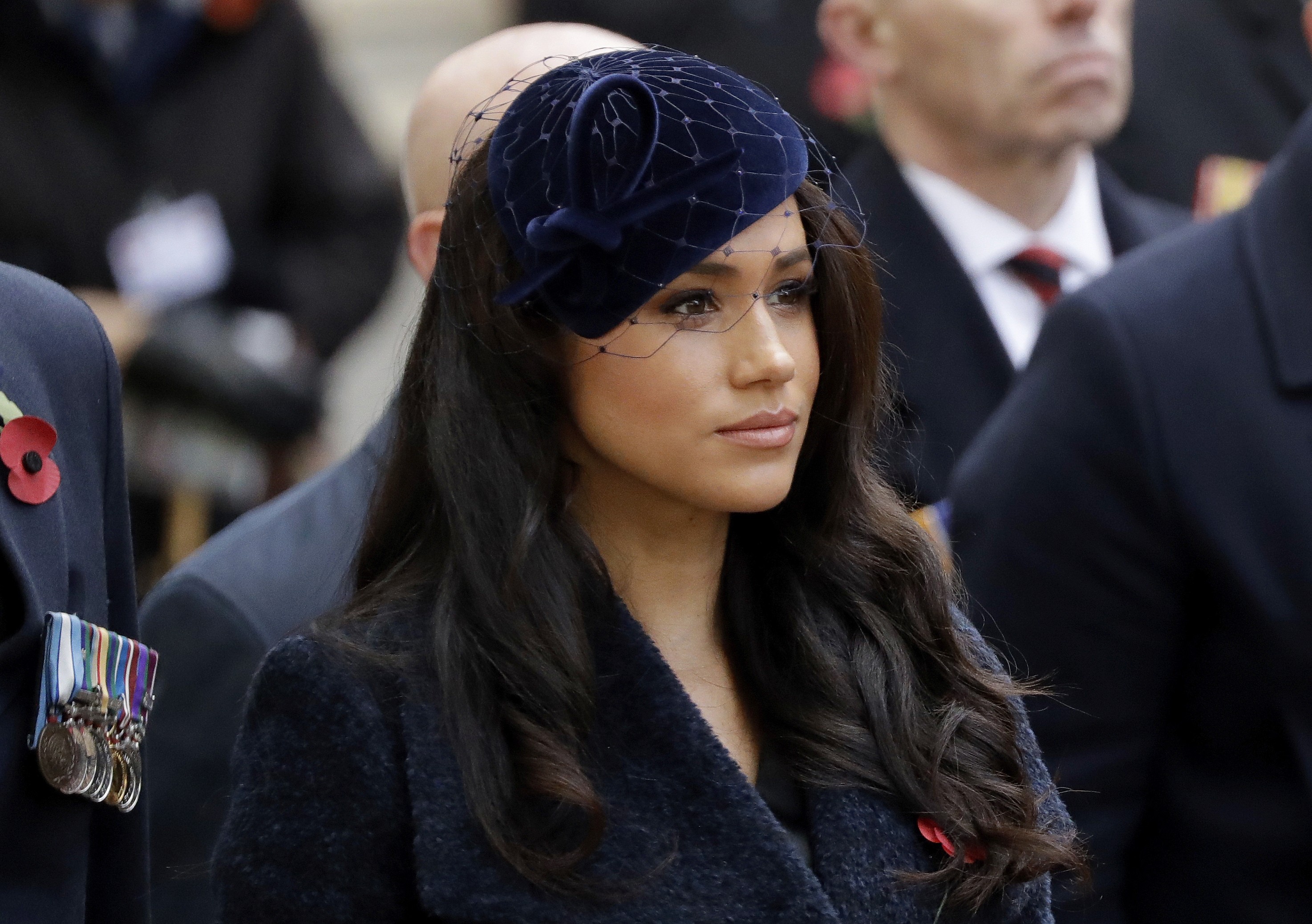 Meghan Markle enfrenta retorno ao Reino Unido marcado por tensões do passado