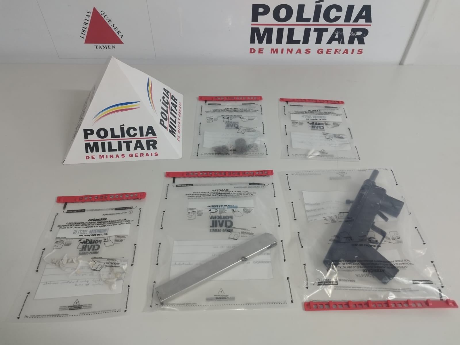 Adolescentes são apreendidos com submetralhadora e drogas em Governador Valadares