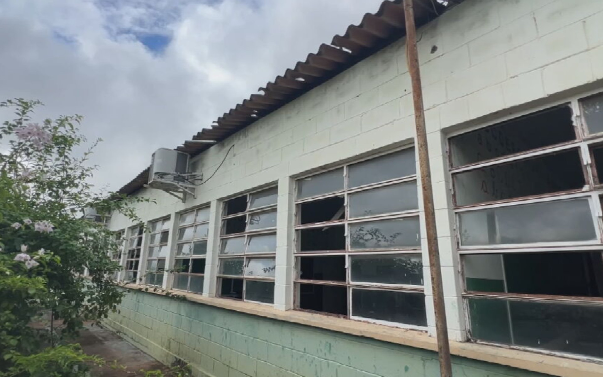 Estudantes de Palmeira D’Oeste estão há 2 semanas sem aulas após danos causados por chuva de granizo