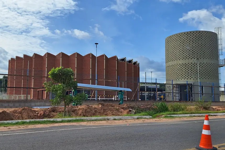 Seel vistoria obra da Usina da Paz em Óbidos e discute investimentos no esporte da região Oeste