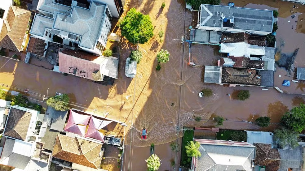 Milhares de pessoas estão sendo afetadas pelas enchentes no Rio Grande do Sul. — Foto: MAX PEIXOTO/DIA ESPORTIVO/ESTADÃO