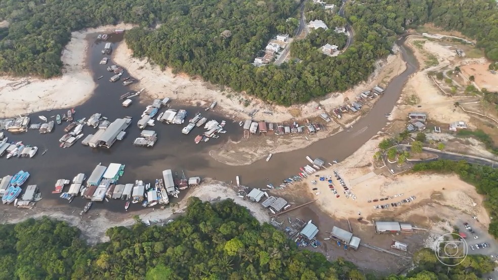 Moradores da Regi&atilde;o Metropolitana de Manaus sofrem com a seca dos rios &mdash; Foto: Reprodu&ccedil;&atilde;o/TV Globo