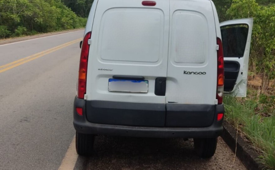 Furgão furtado de empresa de transporte é encontrado abandonado às margens da TO-348