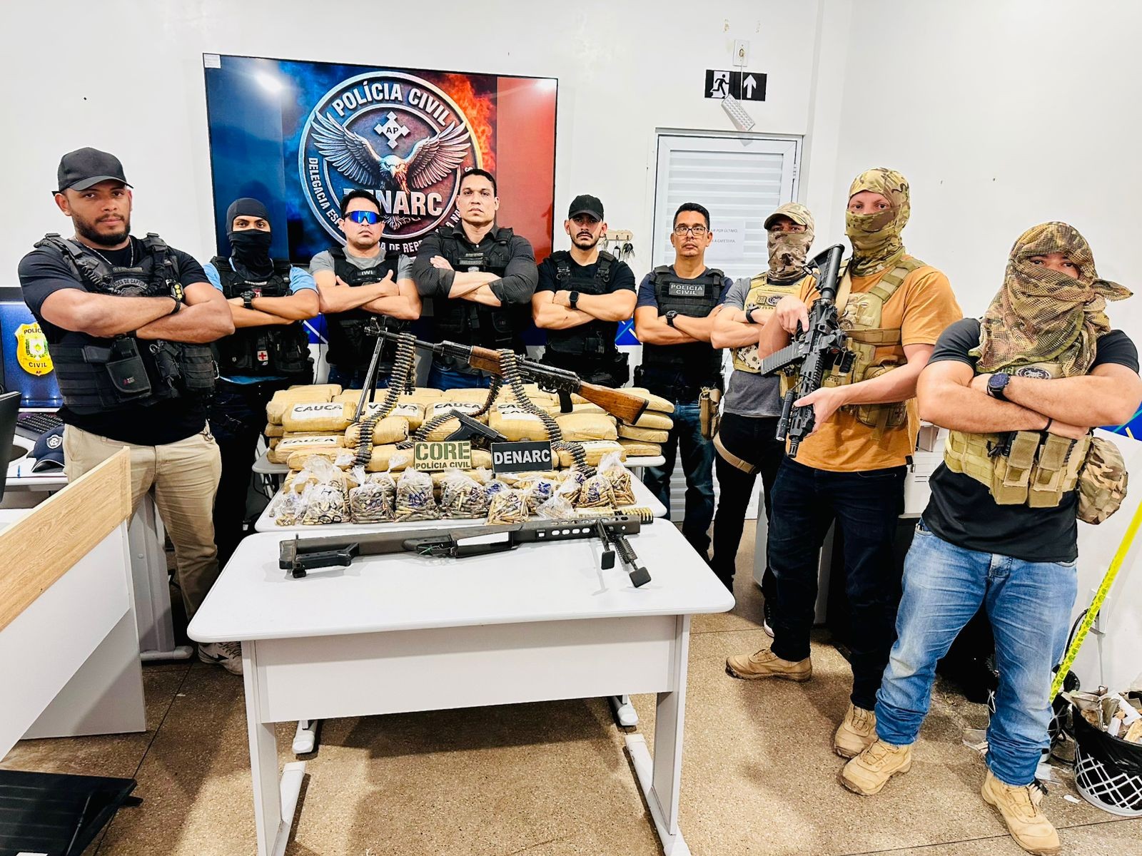 Suspeito é preso com drogas, fuzil AK-47 e 1.500 munições em ação da Polícia Civil em Macapá