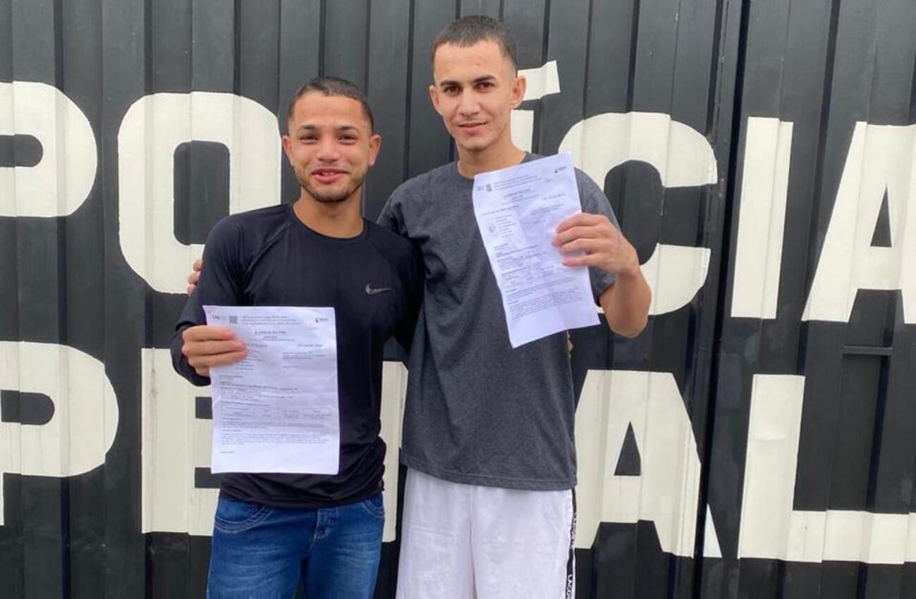 Cartas escritas por detento ajudam a inocentar jovens condenados a 24 anos de prisão por latrocínio em MG