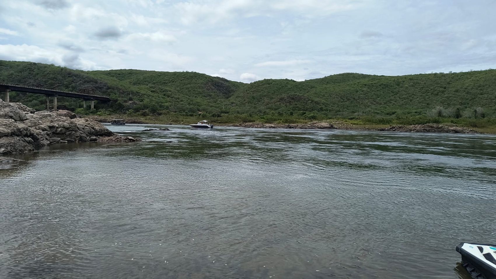 Buscas por homem que estava em carro arrastado durante chuvas na divisa de Sergipe e AL são retomadas