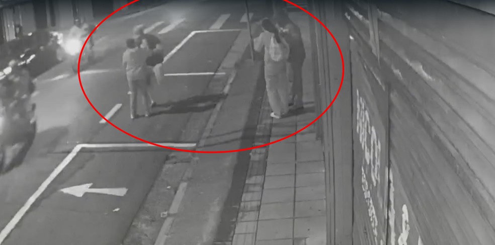 Suspeitos que roubaram os dois estudantes que estavam indo para a escola em Rio Preto (SP)  Foto: Reproduo