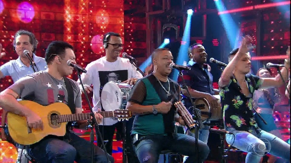 Grupo Art Popular apresenta sucessos do pagode dos anos 80 e 90 em