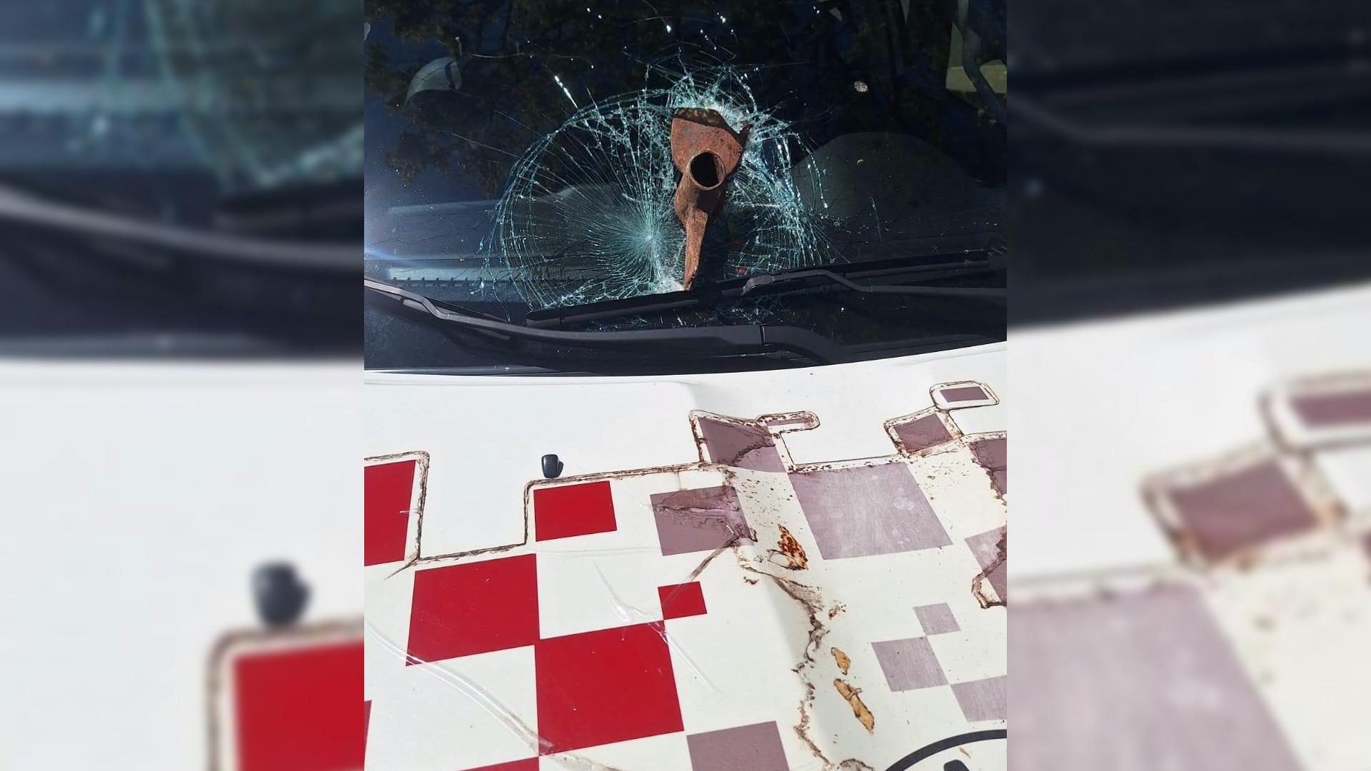 Trio é preso após atacar viaturas da Polícia Militar com picareta e pedras