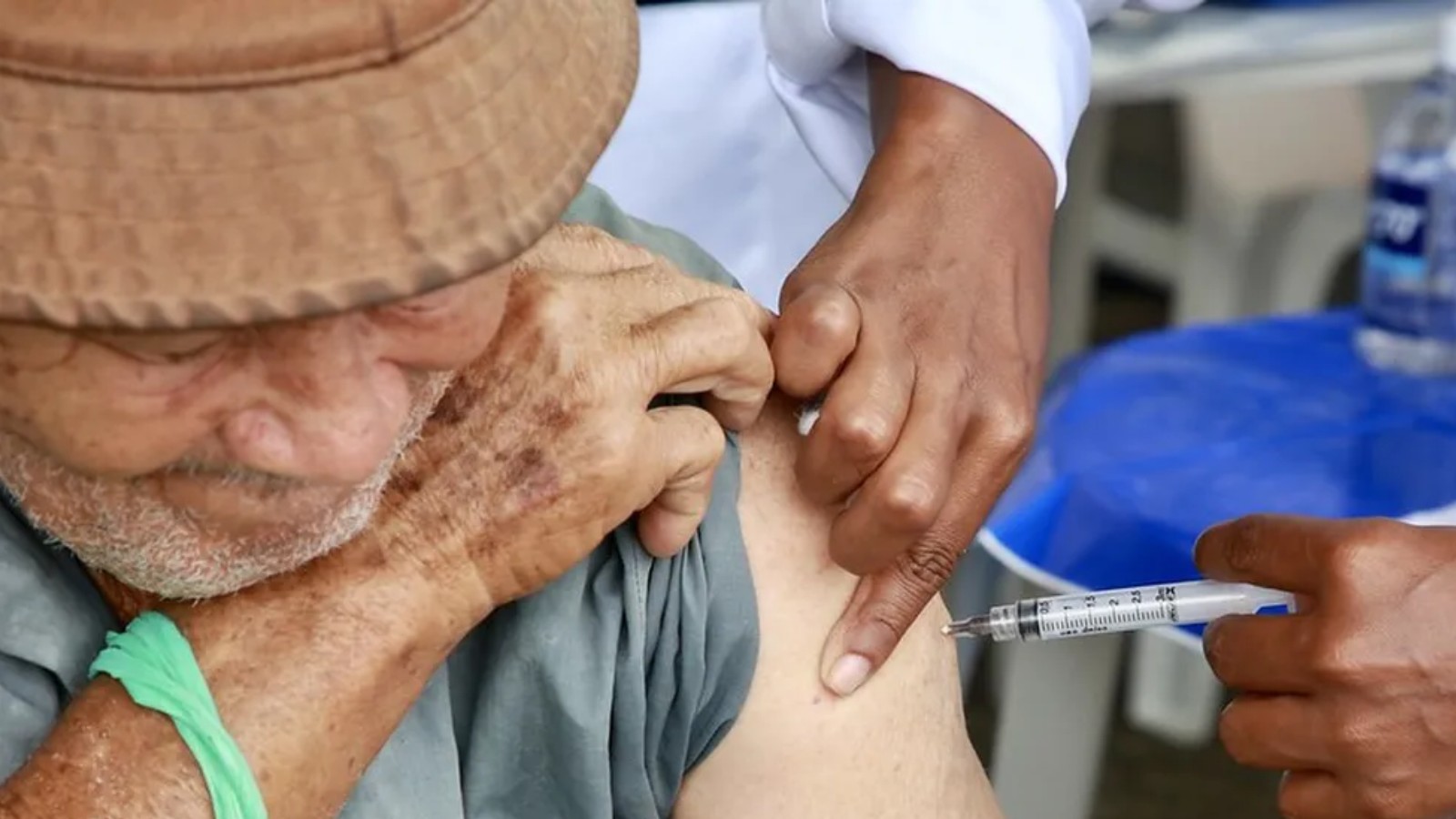 Idosos com 85 anos ou mais podem receber vacina que protege contra pneumonia e meningite em Teresina