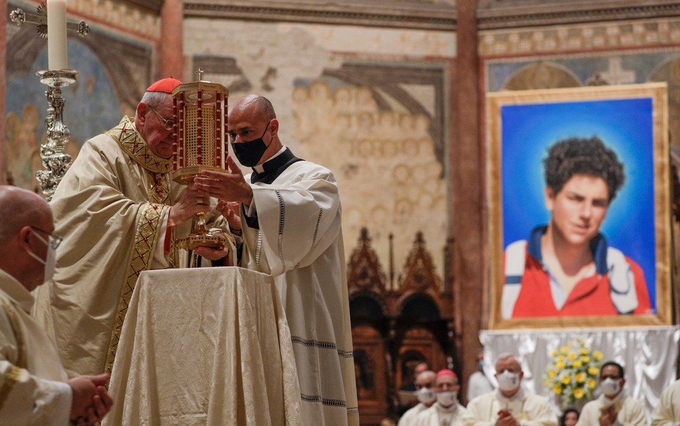 Igreja beatifica o jovem Carlo Acutis, conhecido como 'padroeiro da internet' — Foto: Gregorio Borgia/AP