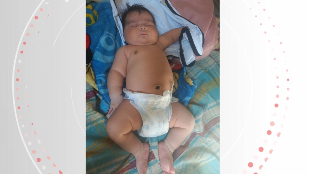 Bebê Alderico nasceu com 6,5 kg em maternidade de Colatina, no Noroeste do Espírito Santo e Secretaria de Saúde vai investigar condições do parto — Foto: Reprodução/TV Gazeta