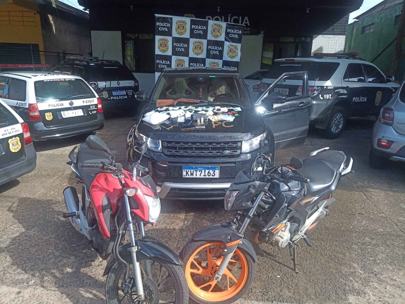 Megaoperação prende o gerente do tráfico em Cajati; carro e motos de luxo são apreendidos