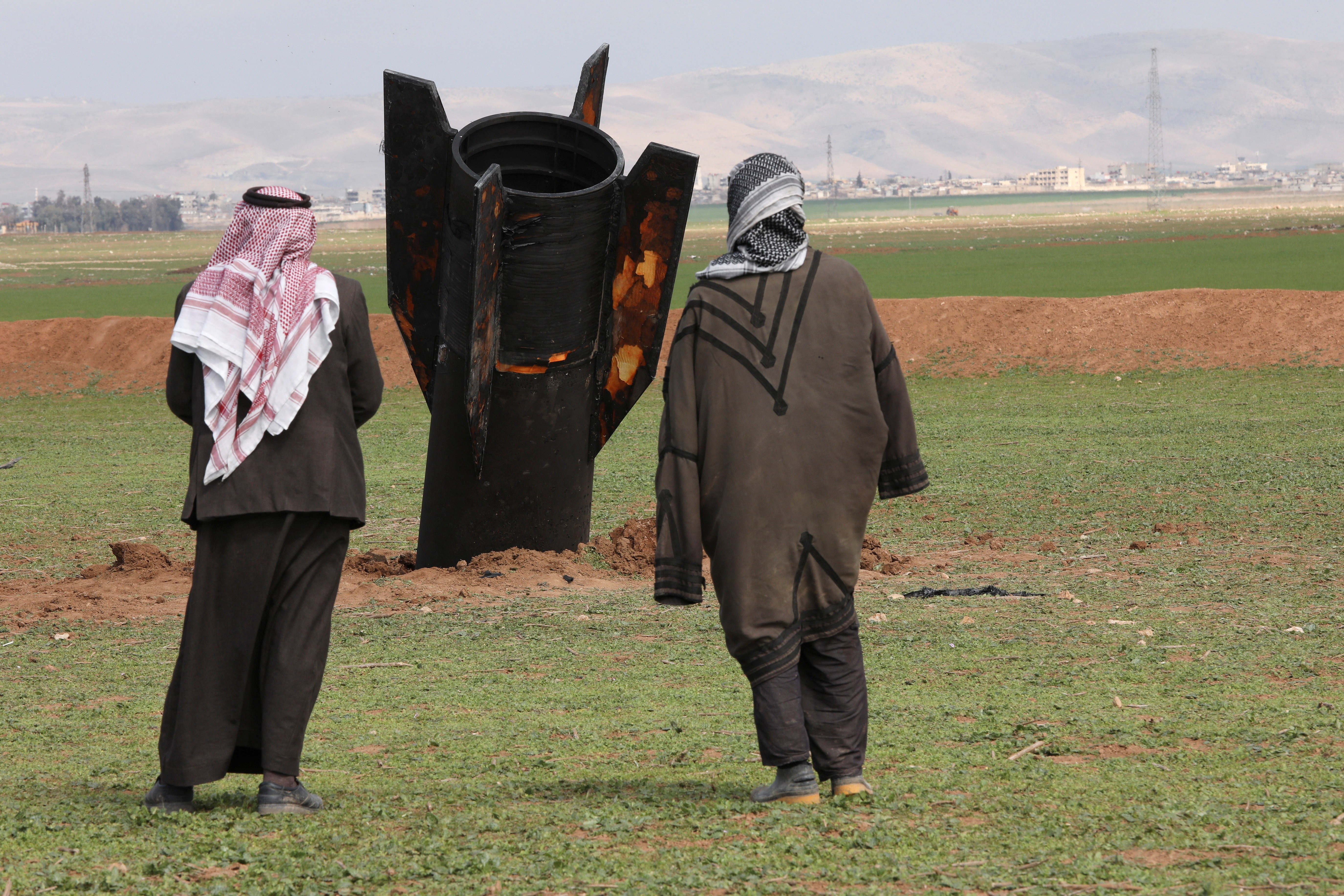 Países avaliam repatriações após conflito fechar espaço aéreo no Oriente Médio