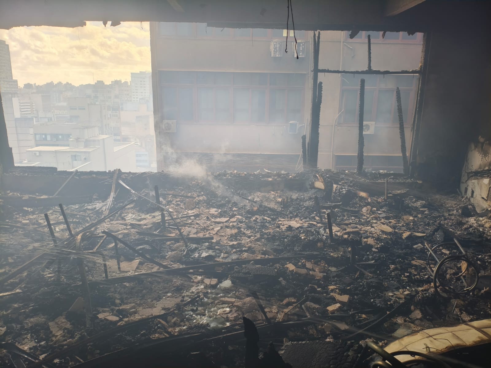 Local de aplicação do Enem atingido e focos ativos após 20h: o que se sabe sobre incêndio em prédios no Centro de Porto Alegre