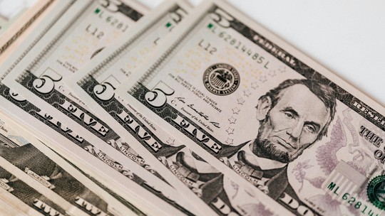 Dólar tem queda forte e vai a R$ 5,05 - Foto: (Karolina Grabowska/Pexels)