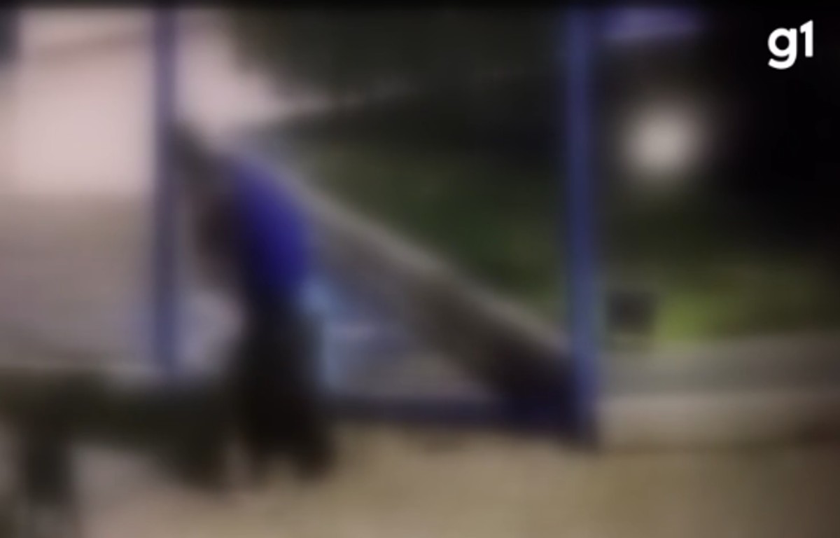 
Vídeo mostra morador em situação de rua sendo agredido em praça de Unaí