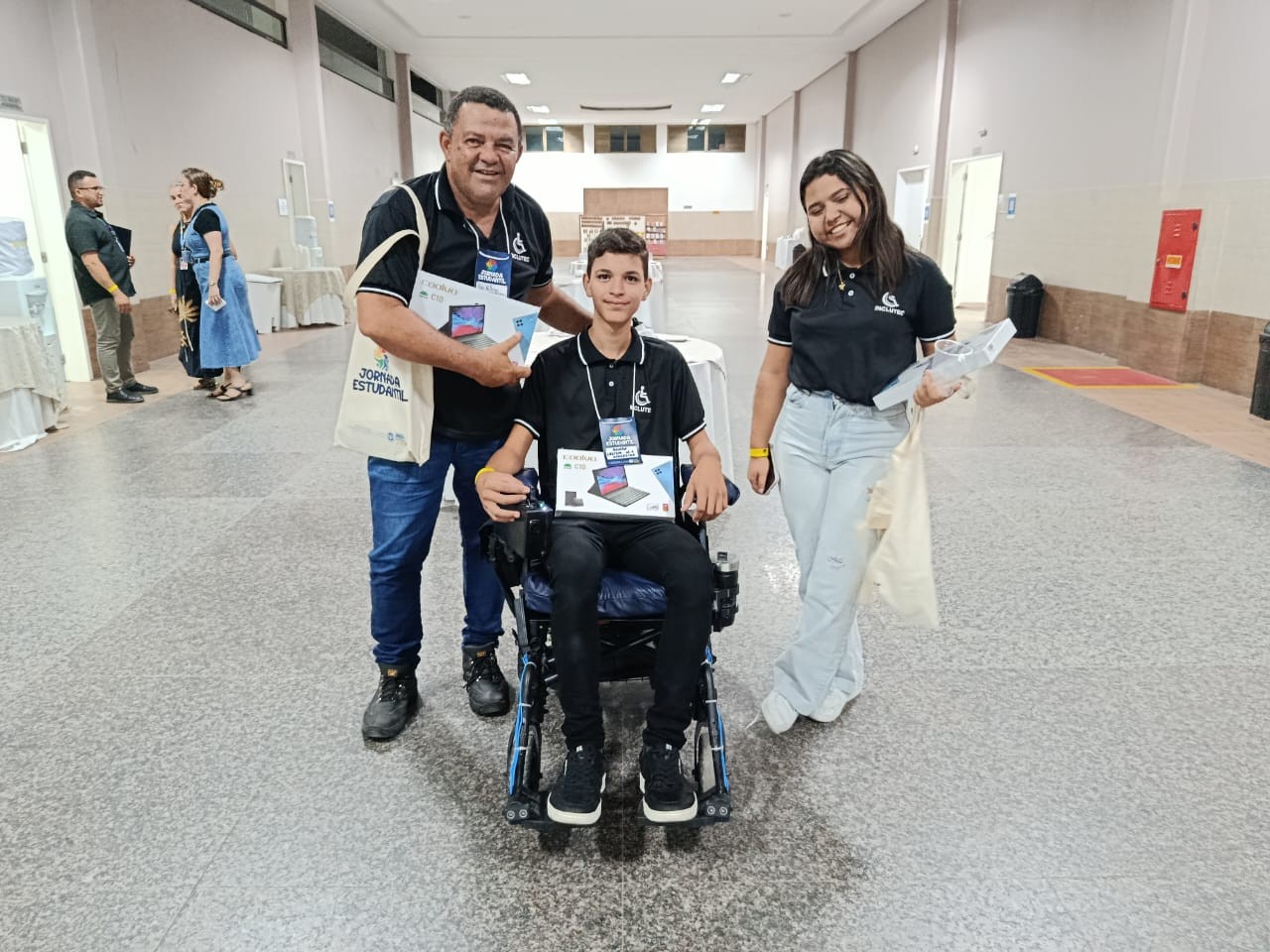 Estudantes da rede pública em Petrolina criam cadeira de rodas automatizada de baixo custo com sucata