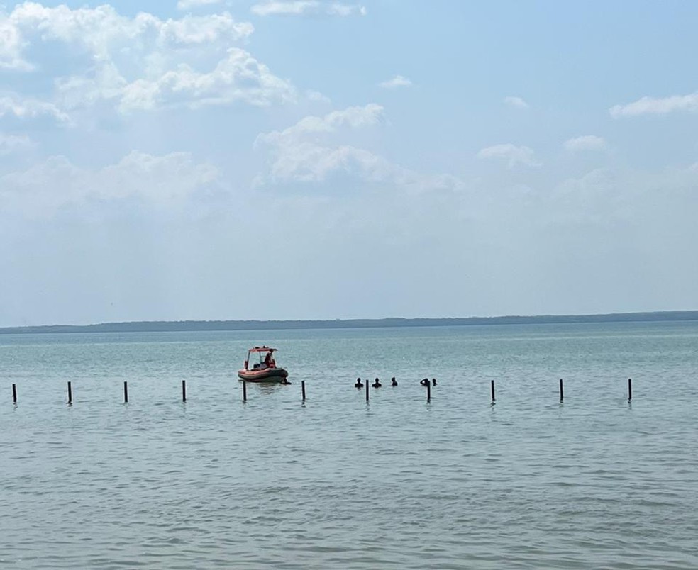 Jovem se afogou no lago de Palmas após tentar recuperar bola — Foto: Bombeiros/Divulgação