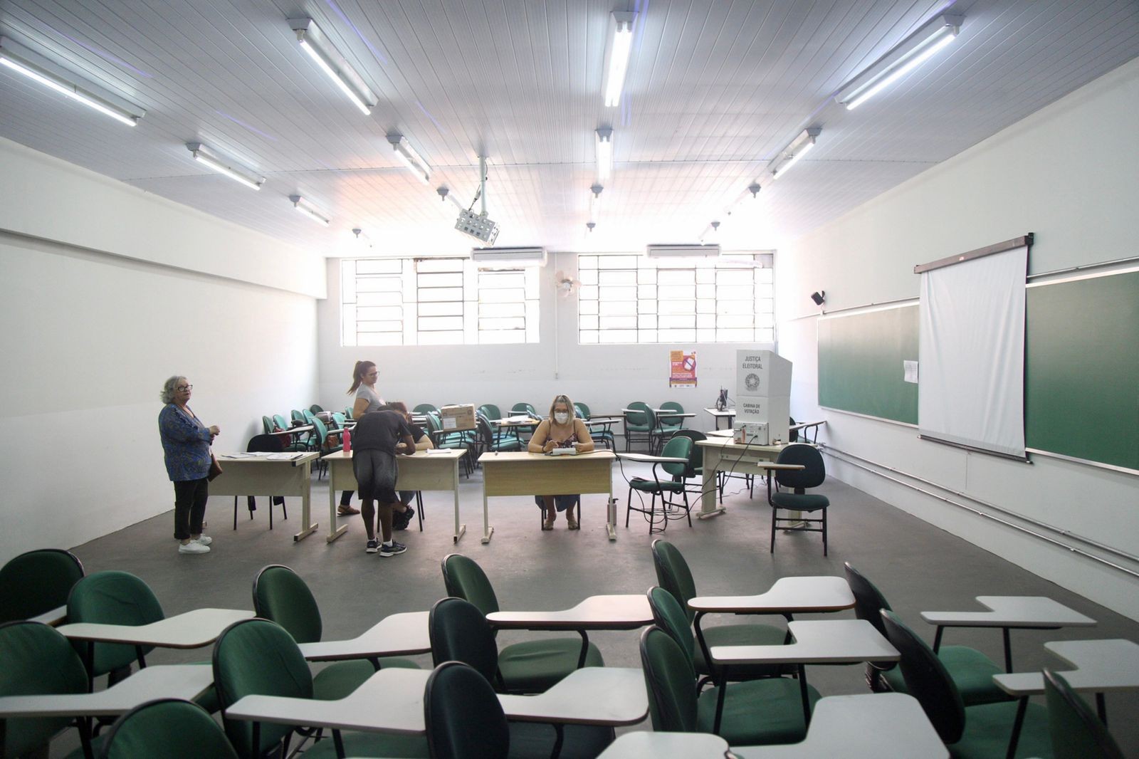 Maioria mulheres e cursando ou com ensino superior: veja perfil dos mesários convocados para as eleições 2026 em Campinas