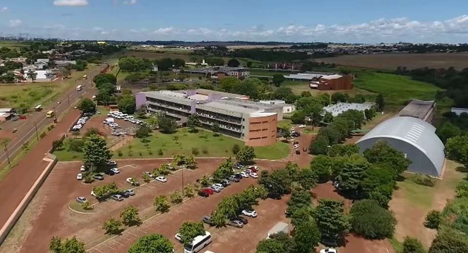 Unila abre concurso público para professores; remuneração é de R$ 13 mil 