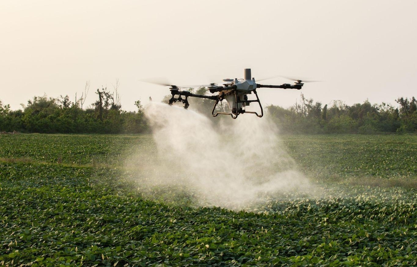 Drones agrícolas atraem jovens e criam novas oportunidades de trabalho no campo
