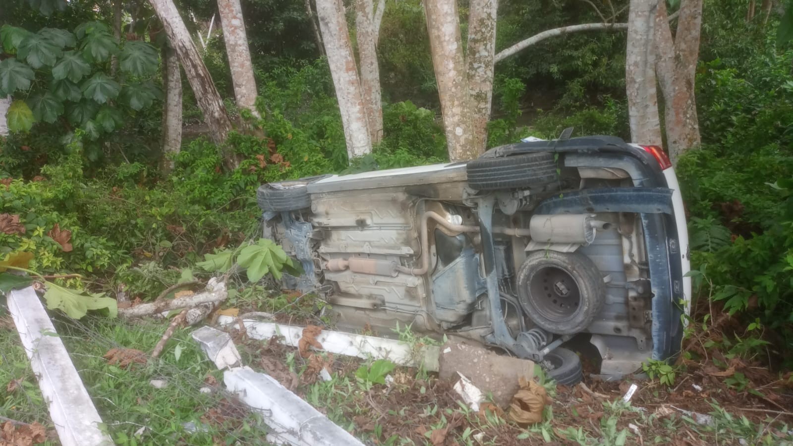 Motorista fica ferido após colisão com carro envolvido em possível 'racha' em Manaus