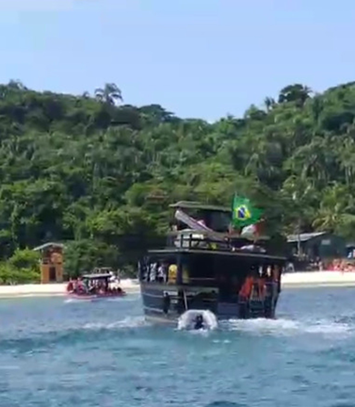 Homem sofre mal súbito e morre em embarcação na Ilha do Campeche, em Florianópolis