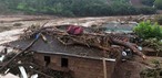 Imagens de drone mostram casa tomada por lama em Jacarezinho, no Rio Grande do Sul — Foto: Diego Vara/Reuters