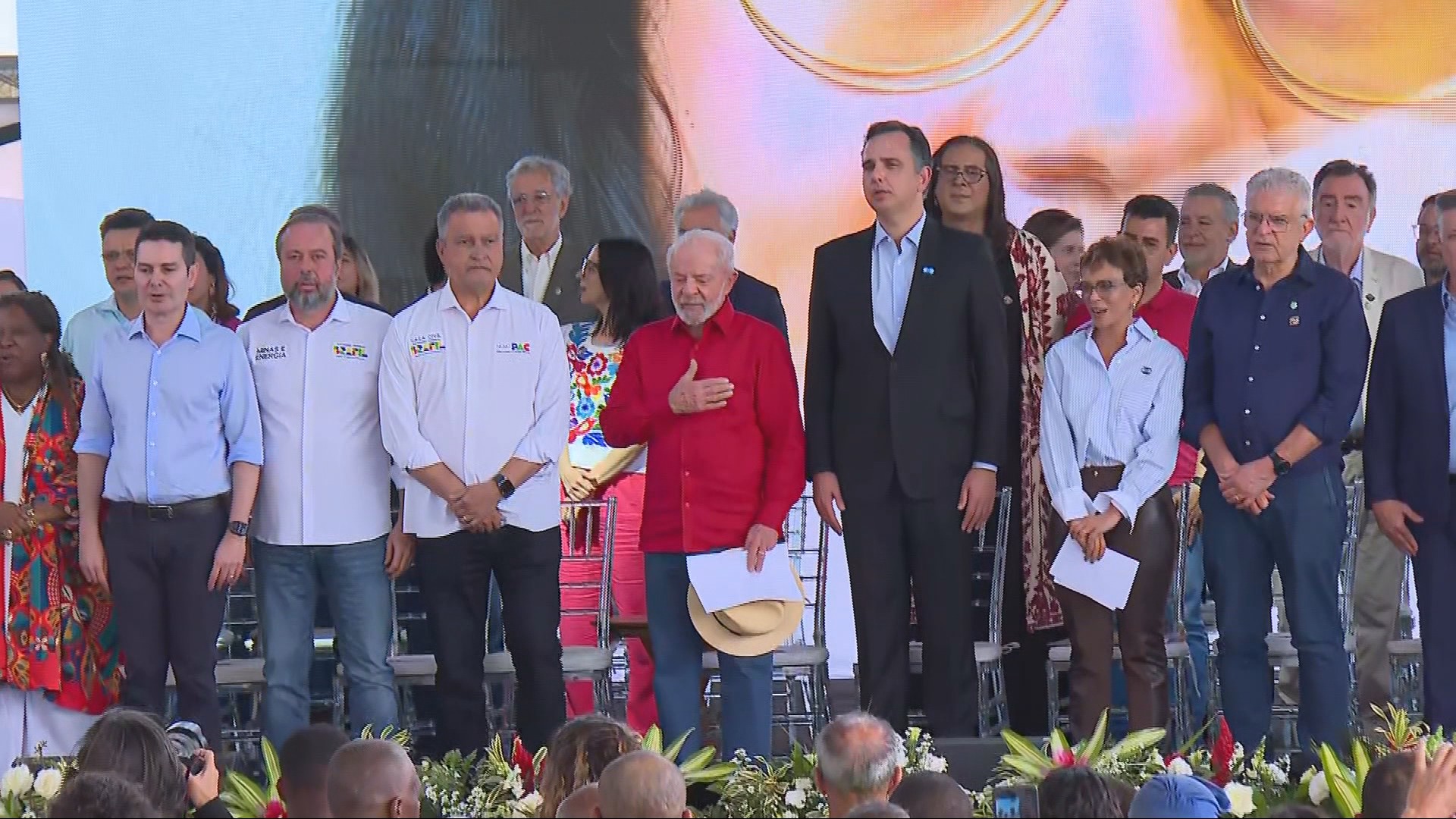 Lula inaugura trecho de avenida e governo anuncia investimento de R$ 1 bilhão para expansão do metrô em Contagem