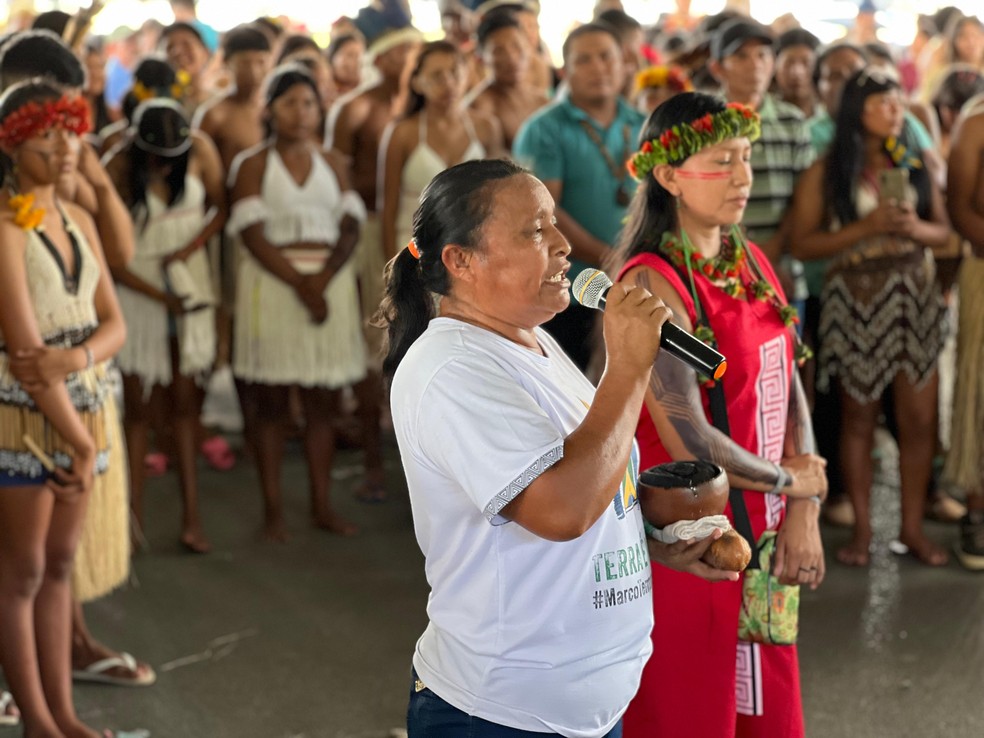 Ernestina Macuxi, liderança da Serra do Sol, na manifestação em Roraima — Foto: Caíque Rodrigues/g1 RR