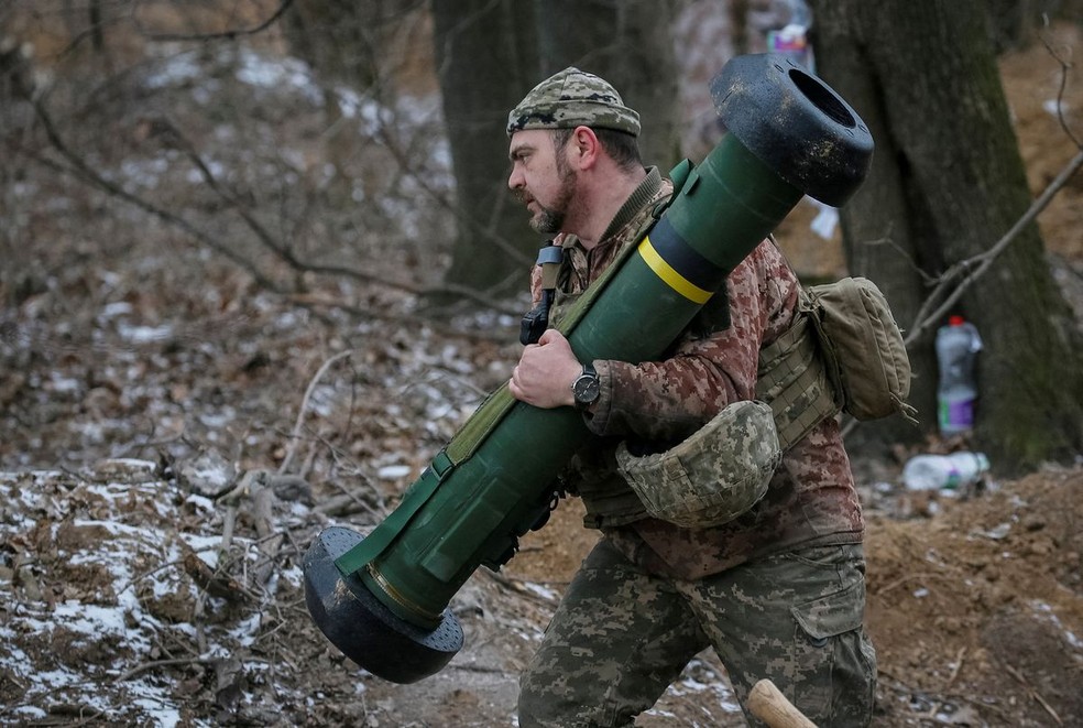 EUA retiram pessoal e enviam 91 toneladas de armas à Ucrânia