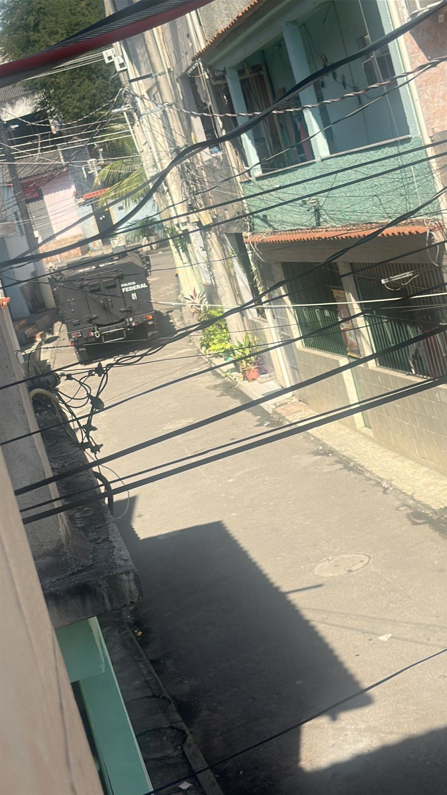 Moradores relatam operação da Polícia Federal no Complexo da Maré