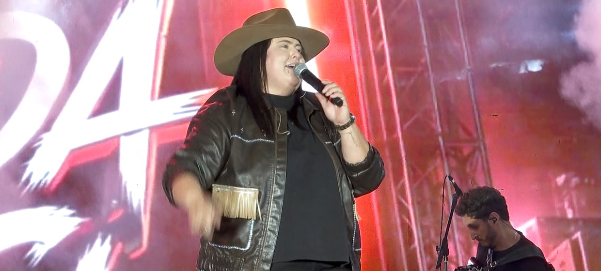 'Não desista dos seus sonhos': vencedora do 'ÉPra Cantar' realiza sonho de cantar em Barretos