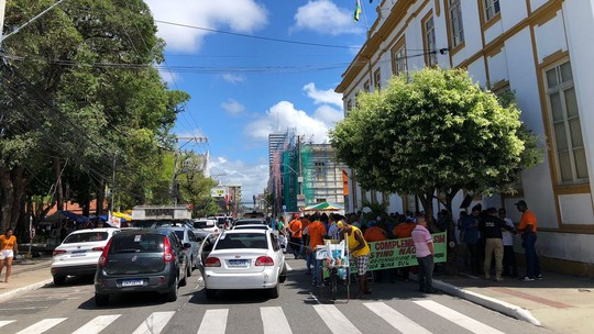 Motoristas de táxi lotação da Zona Sul protestam para que vereadores aprovem regulamentação - Foto: (Leonardo Barreto/g1)