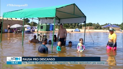 Famílias aproveitam para acampar e descansar na praia do Garimpinho, em Araguaína