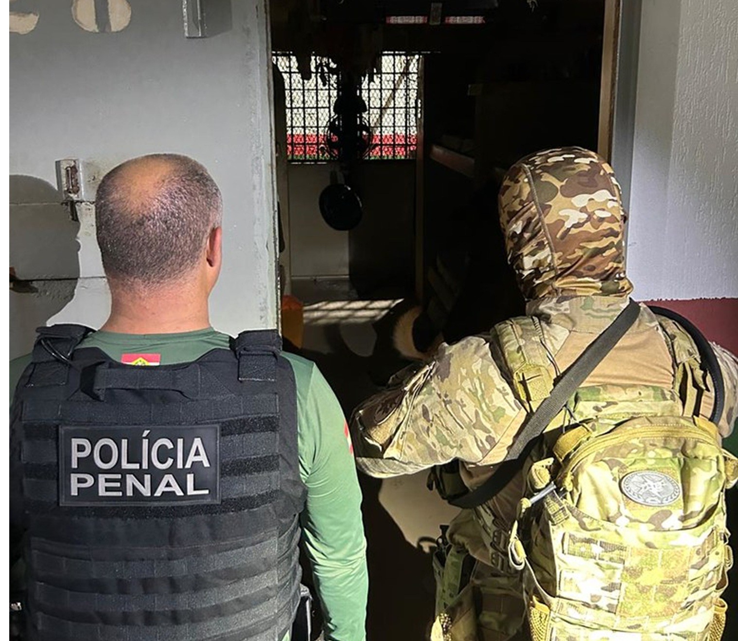 PM é baleado em operação contra esquema de atestados falsos para tirar lideranças criminosas da cadeia em SC