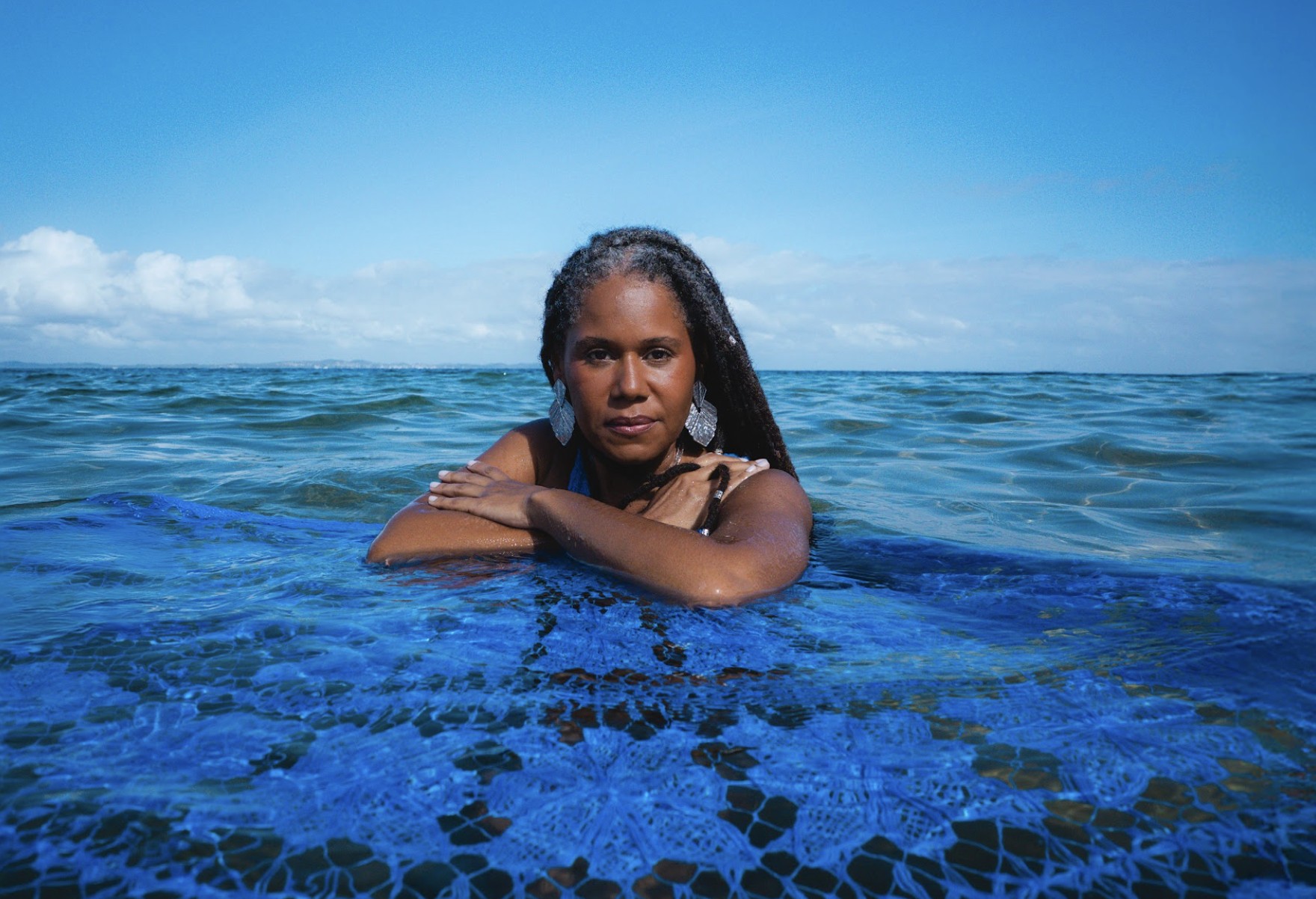 Ana Flauzina cai no samba de Salvador no álbum autoral 'Rabiscos para o mar'