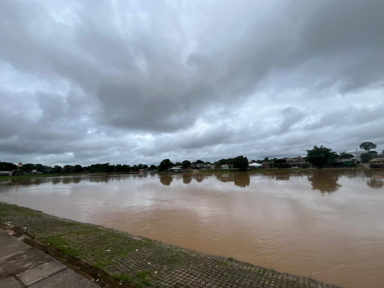 Rio Acre volta a apresentar vazante após se aproximar dos 15 metros em Rio Branco