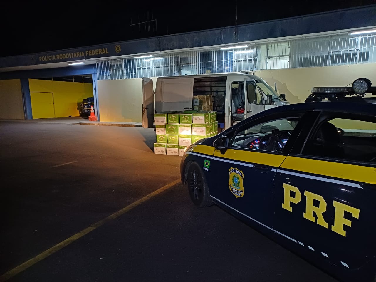 PRF recupera mais de mil garrafas de whisky furtadas e prende dupla na BR-381 em MG